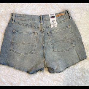 𝙳𝚎𝚗𝚒𝚣𝚎𝚗 𝙻𝚎𝚟𝚒 𝚂𝚑𝚘𝚛𝚝𝚜